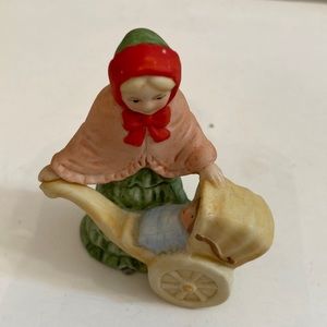 Vintage 1986 Lefton Colonial village ceramic figure Mrs Eberhard and baby